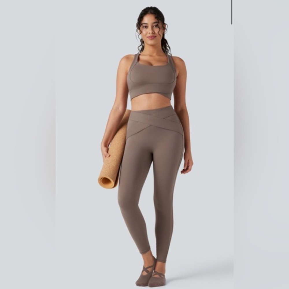 Halara High Waisted Tummy Control Butt Lifting Yoga Leggings Sz medium brown NWT